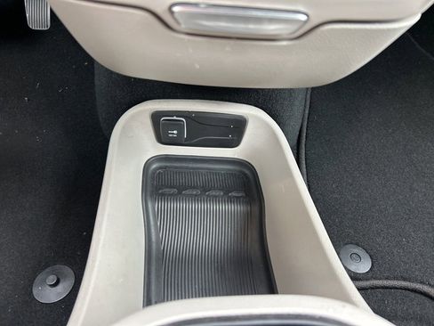 Used 2024 Chrysler Pacifica Touring-L FWD image 25