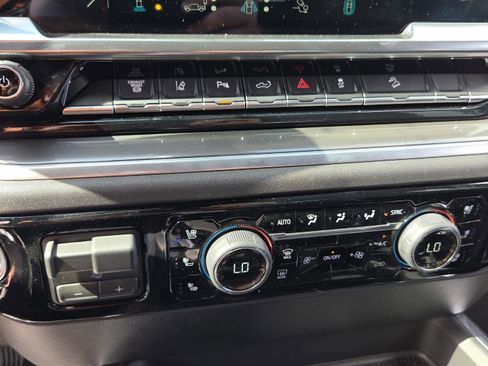 Used 2026 Chevrolet Silverado 2500 High Country w/ High Country Premium Package AWD/4WD image 24