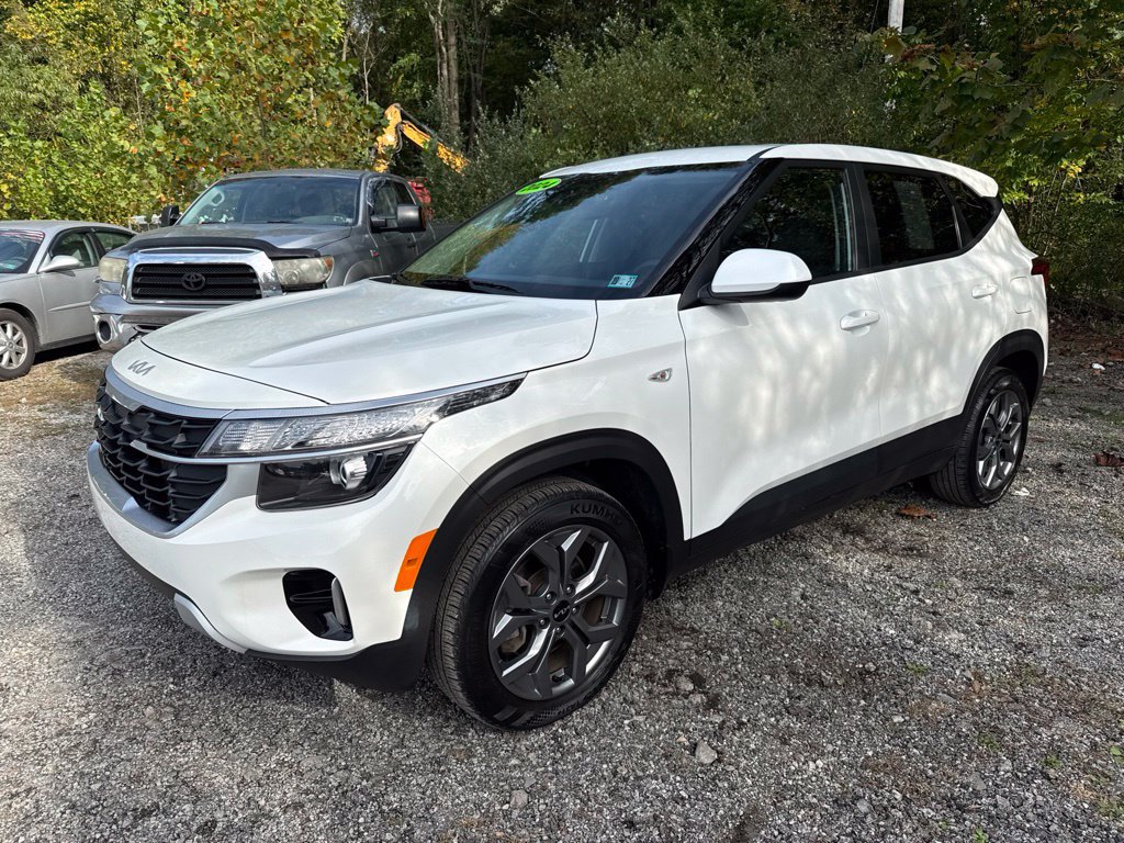 Used 2024 Kia Seltos LX AWD/4WD image 3