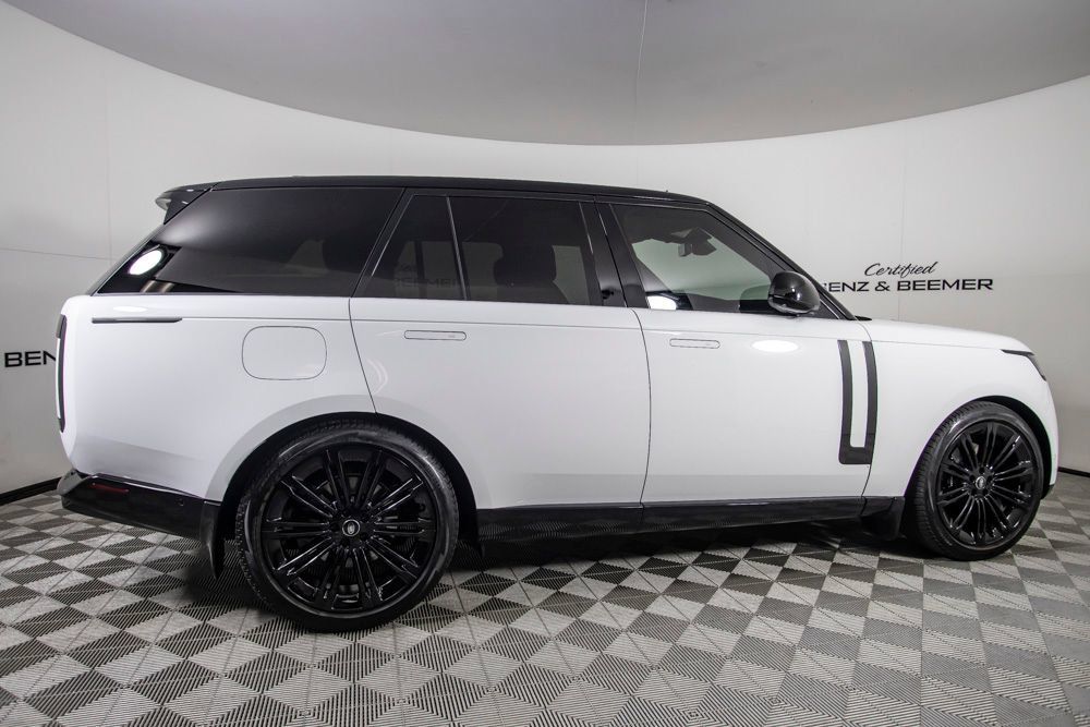 Used 2024 Land Rover Range Rover SE AWD/4WD image 4