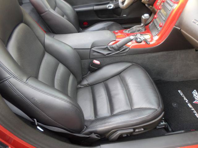 Used 2005 Chevrolet Corvette Convertible w/ Preferred Equipment Group RWD image 2
