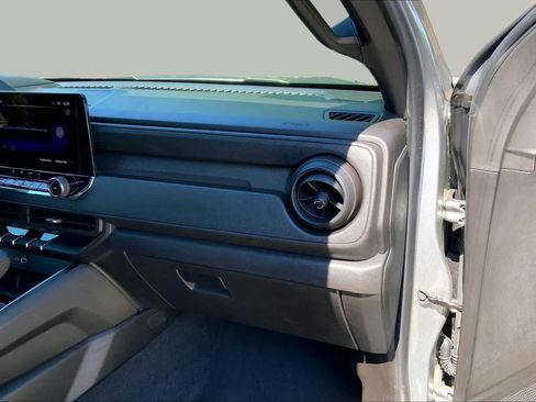 Used 2024 Chevrolet Colorado W/T w/ WT Convenience Package II RWD image 18