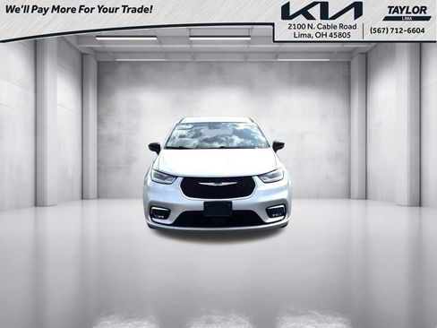 Used 2023 Chrysler Voyager LX FWD image 4