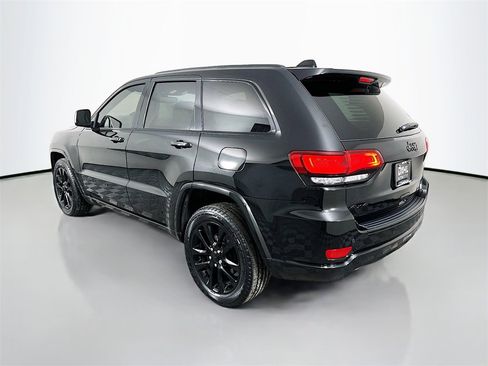 Used 2018 Jeep Grand Cherokee Altitude image 9