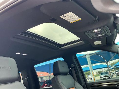 Used 2025 GMC Sierra 2500 AT4 w/ AT4 Premium Plus Package AWD/4WD image 14