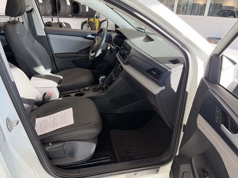 Used 2024 Volkswagen Taos SE w/ Panoramic Sunroof Package image 36