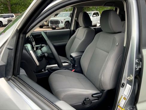 Used 2019 Toyota Tacoma SR5 RWD image 8