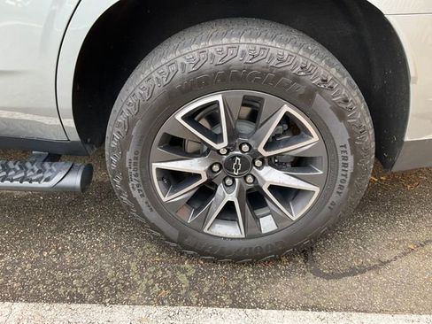 Used 2023 Chevrolet Tahoe Z71 w/ Luxury Package AWD/4WD image 10