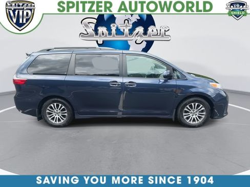 Used 2018 Toyota Sienna XLE w/ Carpet Mat Package FWD image 11