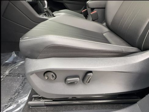 Used 2024 Volkswagen Tiguan SE FWD image 20