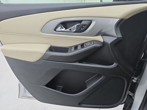 Used 2022 Chevrolet Traverse LS image 26
