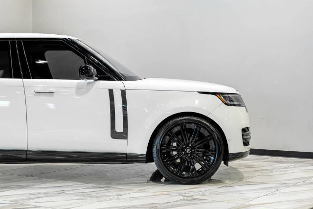 Used 2023 Land Rover Range Rover SE AWD/4WD image 11