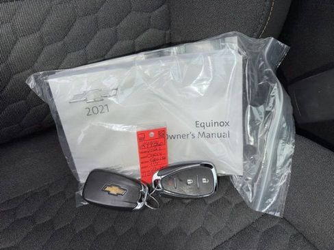 Used 2021 Chevrolet Equinox LT image 23