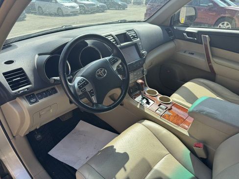 Used 2011 Toyota Highlander Limited w/ Tow Pkg image 10