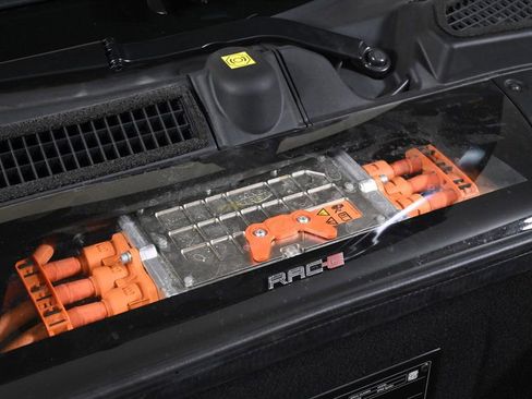 Used 2022 Ferrari SF90 Spider image 21