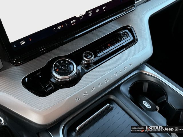 Used 2025 Ford Expedition Active AWD/4WD image 23
