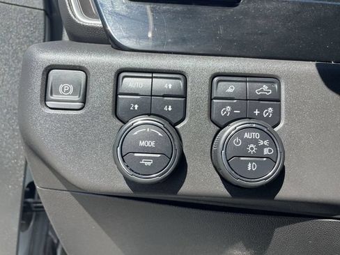 Used 2024 Chevrolet Silverado 1500 LT Trail Boss w/ LT Trail Boss Premium Package AWD/4WD image 17