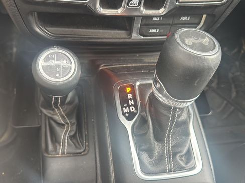 Used 2023 Jeep Wrangler Unlimited Sahara w/ Cold Weather Group AWD/4WD image 19