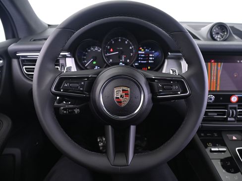 Used 2025 Porsche Macan image 35