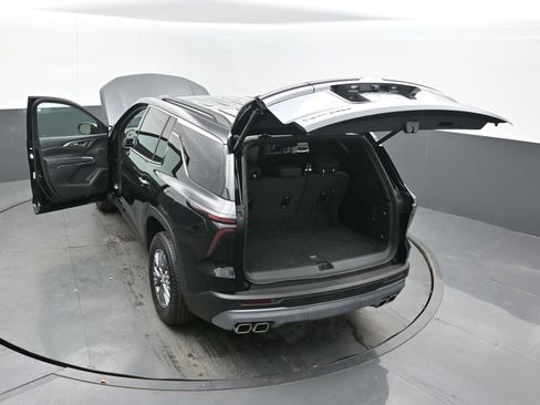 Used 2025 Chevrolet Traverse LT image 43