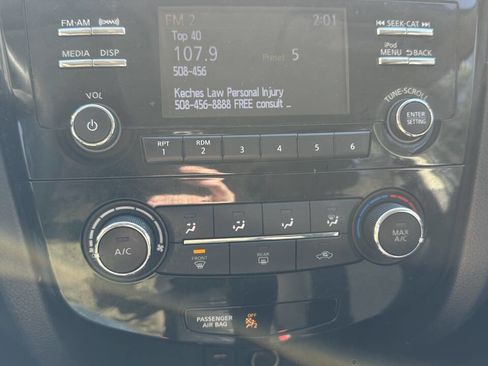 Used 2018 Nissan Rogue Sport S image 17