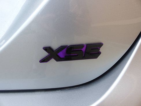 Used 2019 Toyota Camry XSE FWD image 9