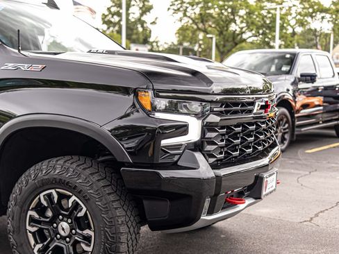 Used 2022 Chevrolet Silverado 1500 ZR2 w/ Technology Package AWD/4WD image 3