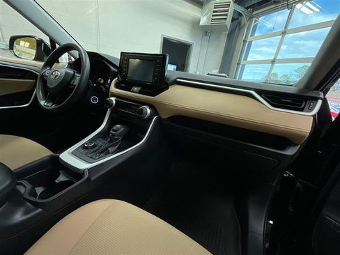 Used 2021 Toyota RAV4 LE AWD/4WD image 27