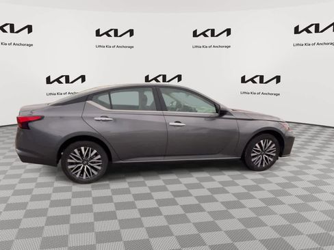 Used 2025 Nissan Altima 2.5 SV AWD/4WD image 9