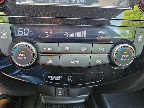Used 2016 Nissan Rogue SL AWD/4WD image 44