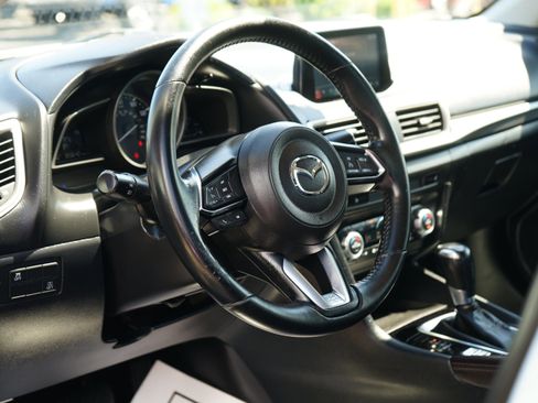 Used 2018 MAZDA MAZDA3 Touring FWD image 10