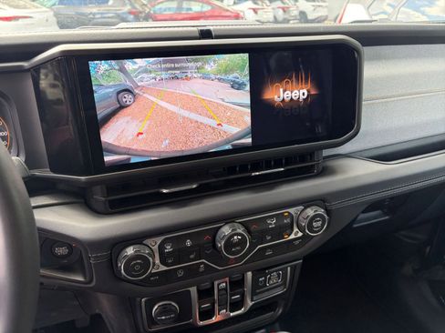 Used 2025 Jeep Wrangler Sahara AWD/4WD image 17