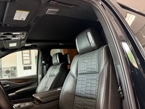 Used 2024 Cadillac Escalade ESV Sport Platinum w/ LPO, ONYX Package image 17