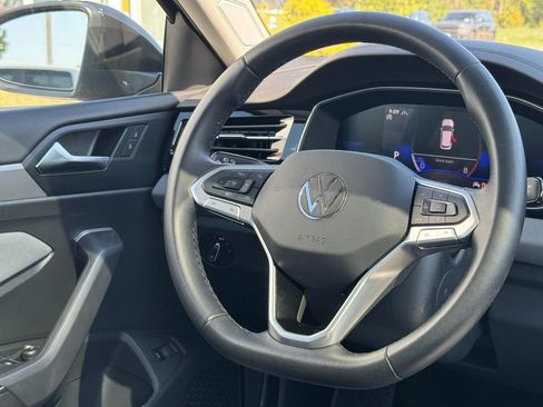 Used 2025 Volkswagen Jetta SE FWD image 15