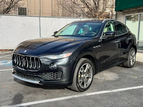 Used 2017 Maserati Levante w/ Luxury Package image 3