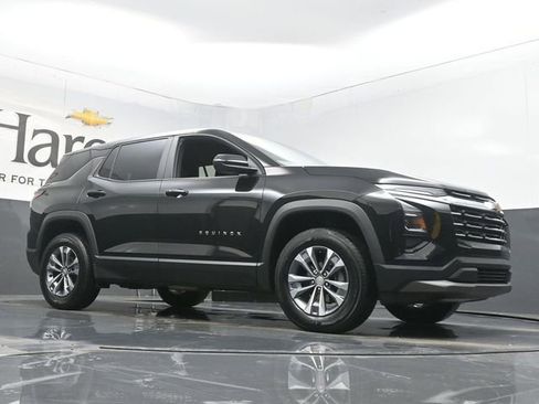 Used 2025 Chevrolet Equinox LT image 2