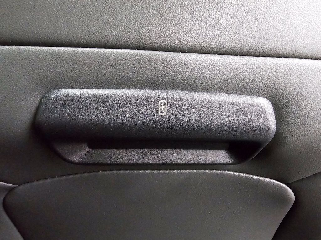 Used 2025 Ford Expedition Active AWD/4WD image 26