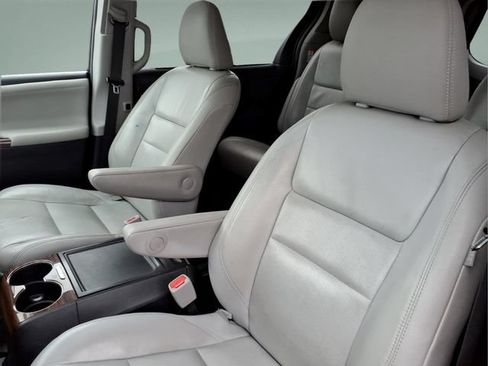 Used 2015 Toyota Sienna Limited Premium AWD/4WD image 14