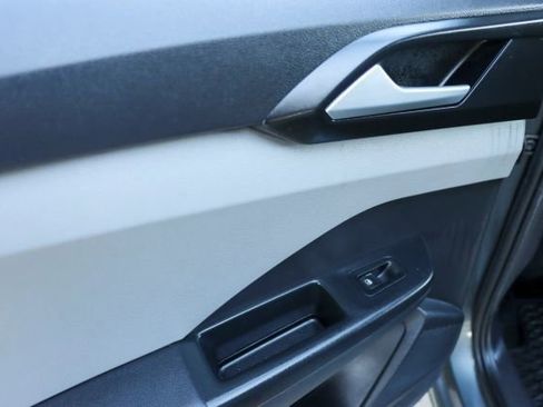 Used 2022 Volkswagen Taos SE image 22