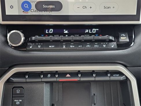 Used 2025 Toyota Tundra Limited image 15