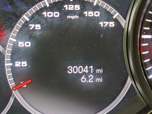 Used 2022 Porsche Cayenne AWD/4WD image 41