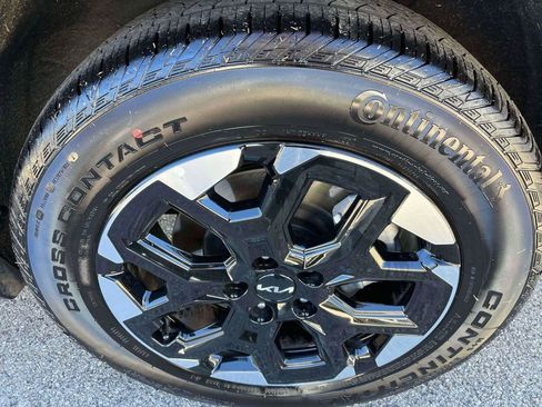 Certified 2025 Kia Sorento S w/ Panoramic Sunroof Package image 37