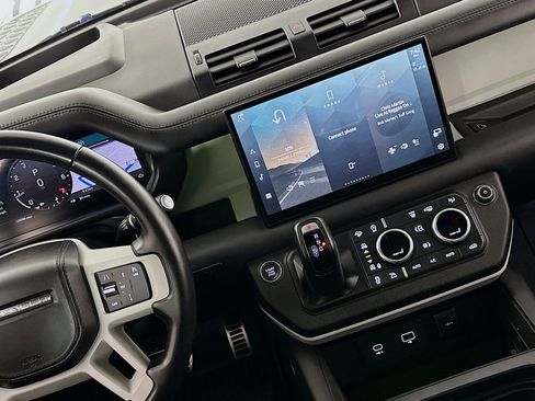 Used 2023 Land Rover Defender 130 SE image 17