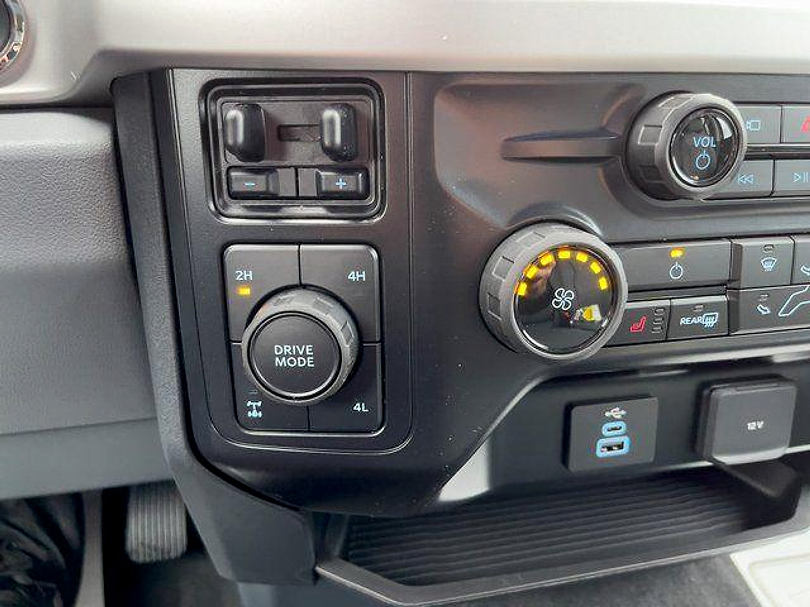 New 2027 Ford F250 XLT w/ XLT Premium Package AWD/4WD image 19