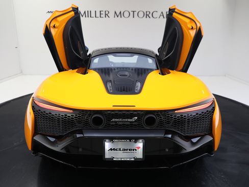 Used 2024 McLaren Artura RWD image 41