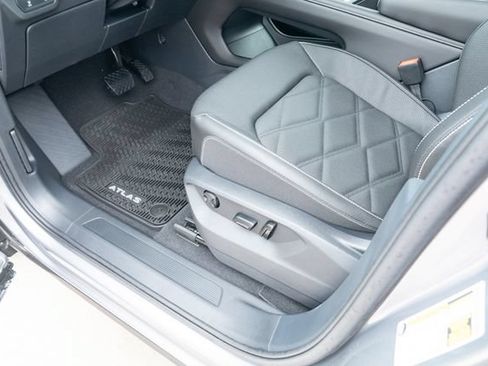 New 2026 Volkswagen Atlas SE FWD image 28