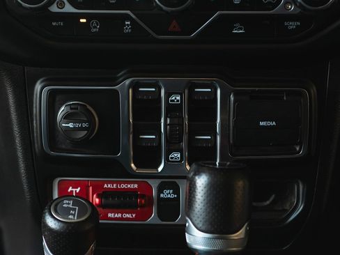 Used 2023 Jeep Gladiator Mojave w/ Cold Weather Group AWD/4WD image 41