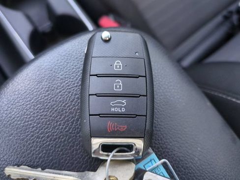 Used 2017 Kia Forte S FWD image 32