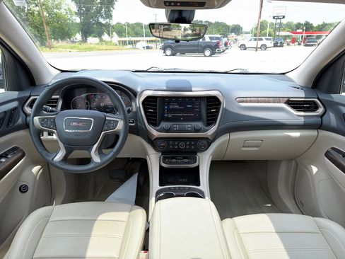Used 2023 GMC Acadia Denali w/ Denali Ultimate Package FWD image 19