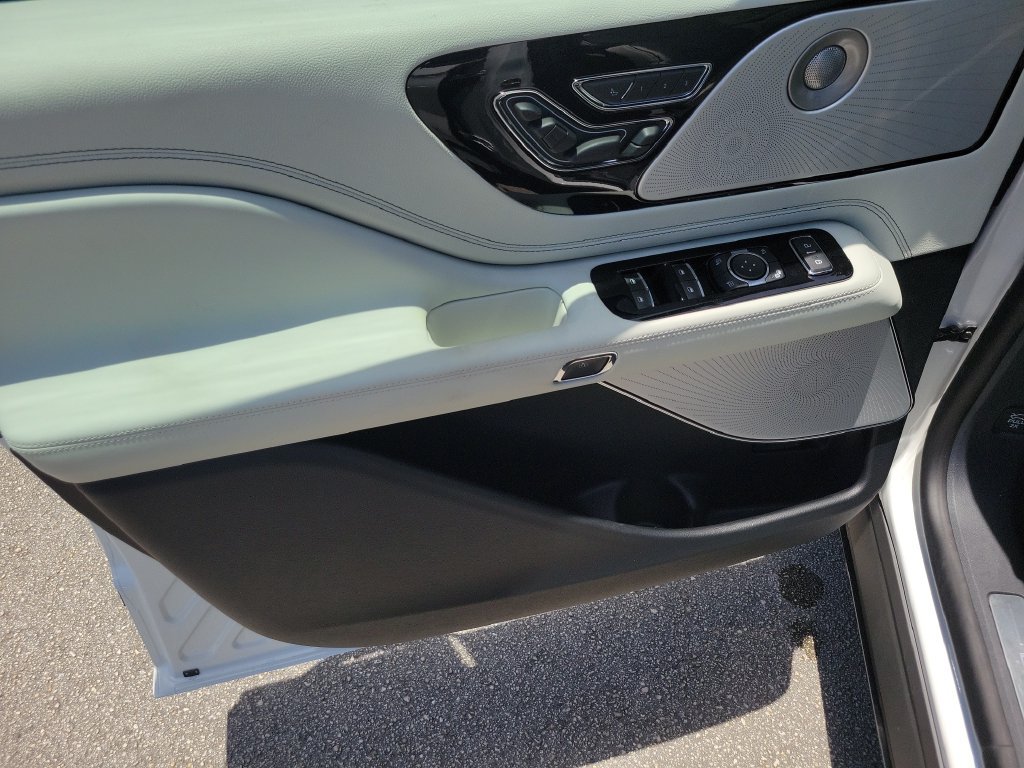 New 2026 Lincoln Aviator Black Label w/ Black Label Special Edition AWD/4WD image 19